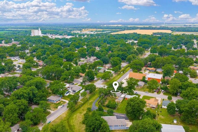 502 Riverdale Dr, Mulvane, KS 67110