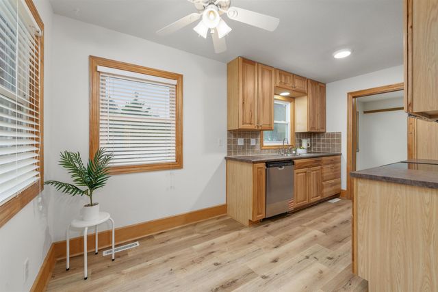 502 Riverdale Dr, Mulvane, KS 67110