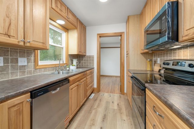 502 Riverdale Dr, Mulvane, KS 67110