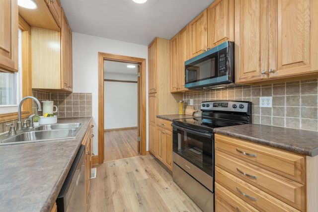 502 Riverdale Dr, Mulvane, KS 67110