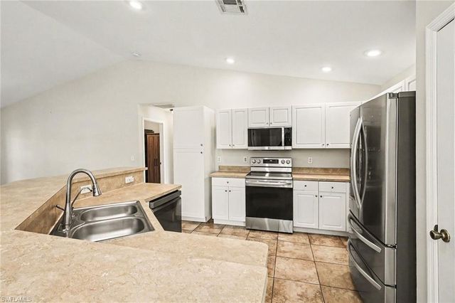 203 NW 6th PL, Cape Coral, FL 33993
