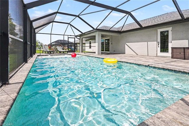 203 NW 6th PL, Cape Coral, FL 33993