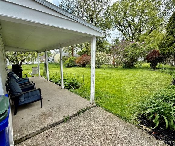 46 Briarhill Drive, West Seneca, NY 14224