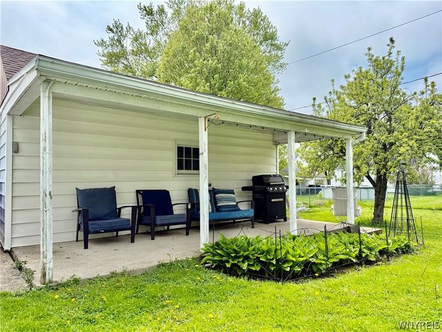 46 Briarhill Drive, West Seneca, NY 14224