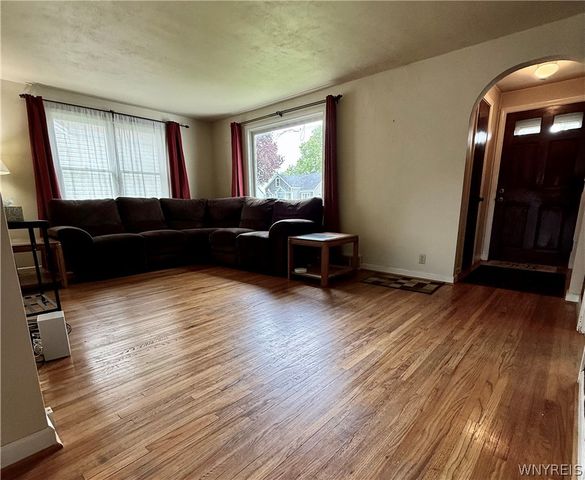 46 Briarhill Drive, West Seneca, NY 14224