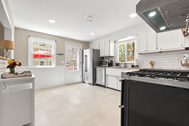 6 Ashcroft Cir, Groveland, MA 01834