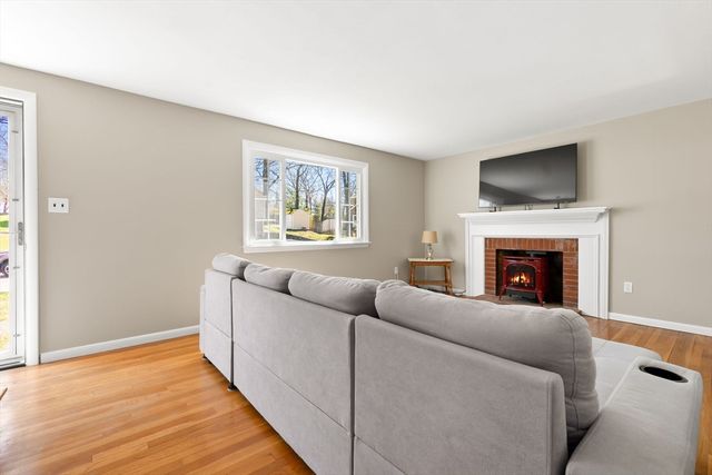 6 Ashcroft Cir, Groveland, MA 01834