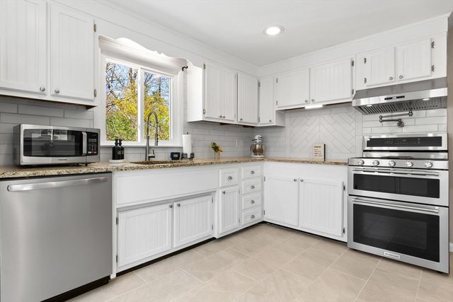 6 Ashcroft Cir, Groveland, MA 01834