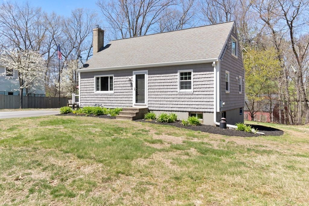 6 Ashcroft Cir, Groveland, MA 01834