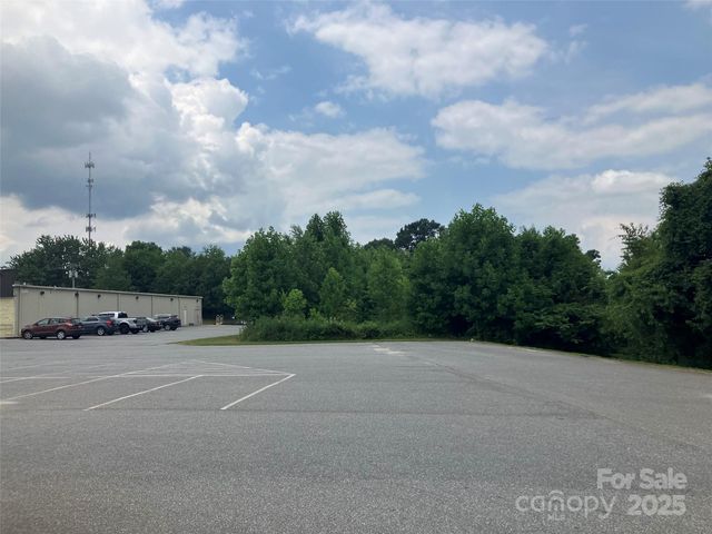 1320 Burkemont Avenue, Morganton, NC 28655