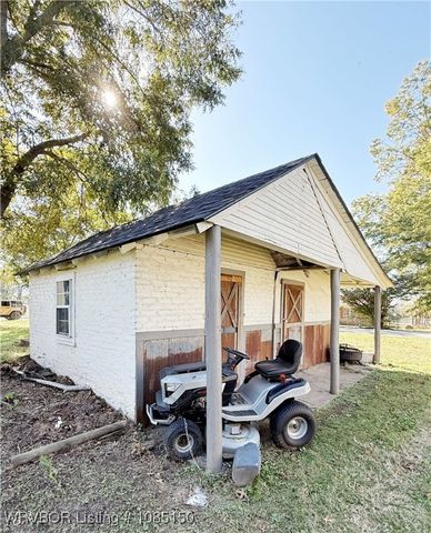 315 Buck Creek Road, Panama, OK 74951