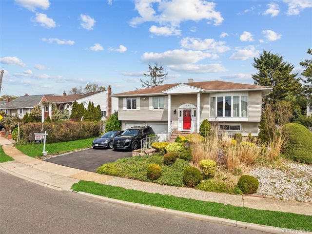 2959 Clubhouse Road, Merrick, NY 11566
