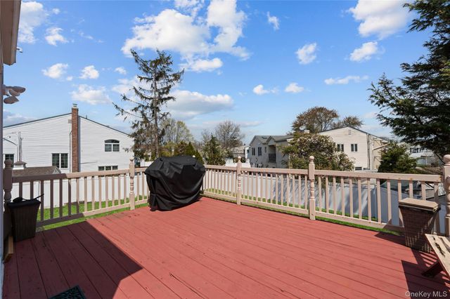 2959 Clubhouse Road, Merrick, NY 11566