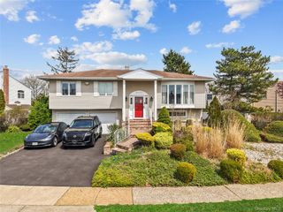 2959 Clubhouse Road, Merrick, NY 11566