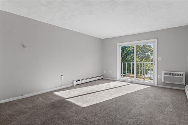 752 QUAKER Lane A310, Warwick, RI 02818