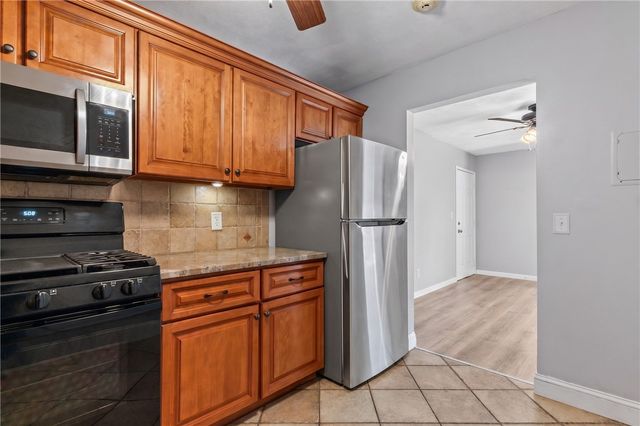 752 QUAKER Lane A310, Warwick, RI 02818