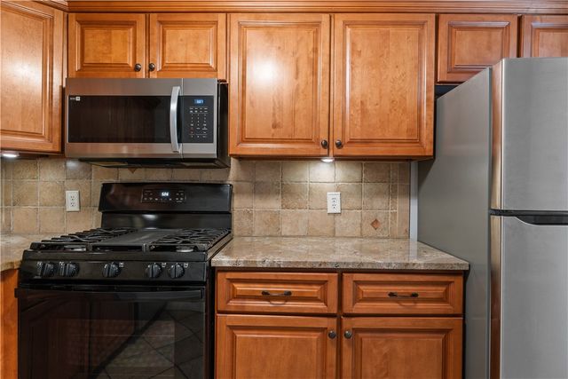 752 QUAKER Lane A310, Warwick, RI 02818