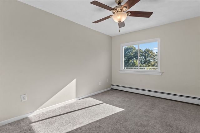 752 QUAKER Lane A310, Warwick, RI 02818
