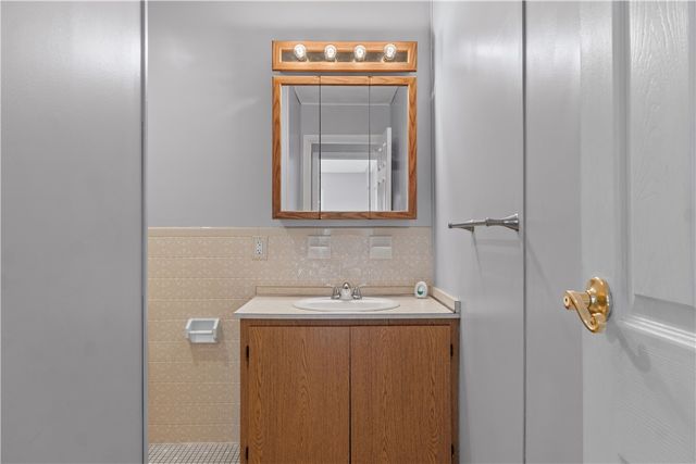 752 QUAKER Lane A310, Warwick, RI 02818