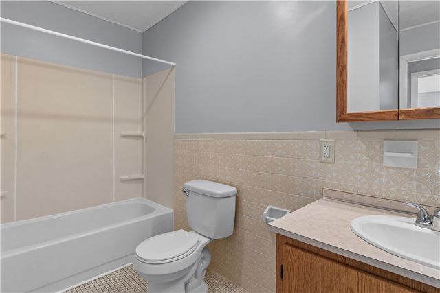 752 QUAKER Lane A310, Warwick, RI 02818