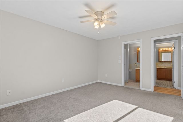 752 QUAKER Lane A310, Warwick, RI 02818