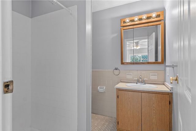 752 QUAKER Lane A310, Warwick, RI 02818
