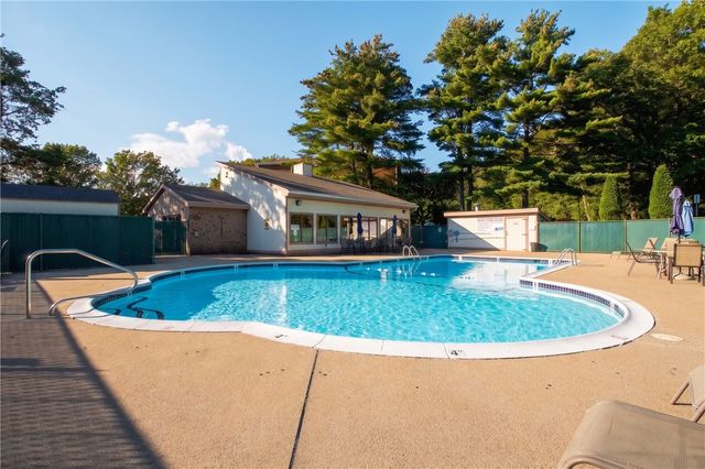 752 QUAKER Lane A310, Warwick, RI 02818