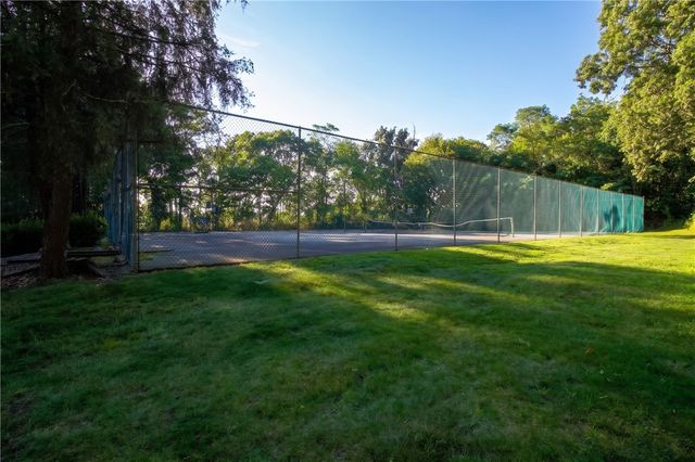 752 QUAKER Lane A310, Warwick, RI 02818