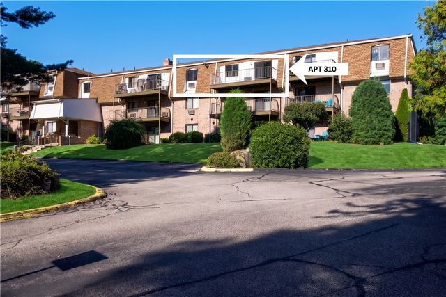 752 QUAKER Lane A310, Warwick, RI 02818
