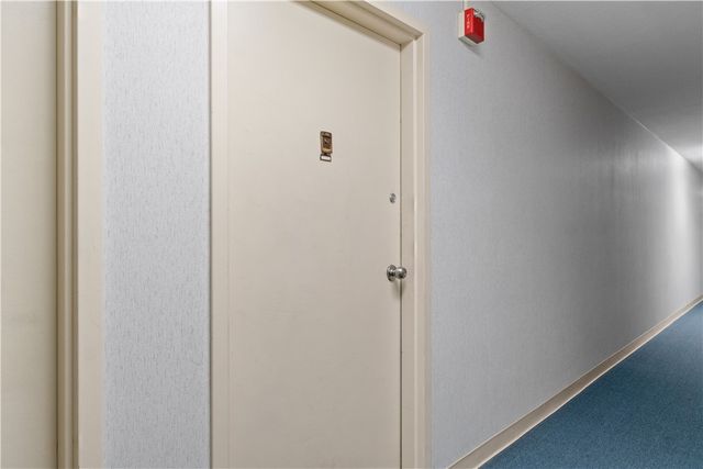 752 QUAKER Lane A310, Warwick, RI 02818