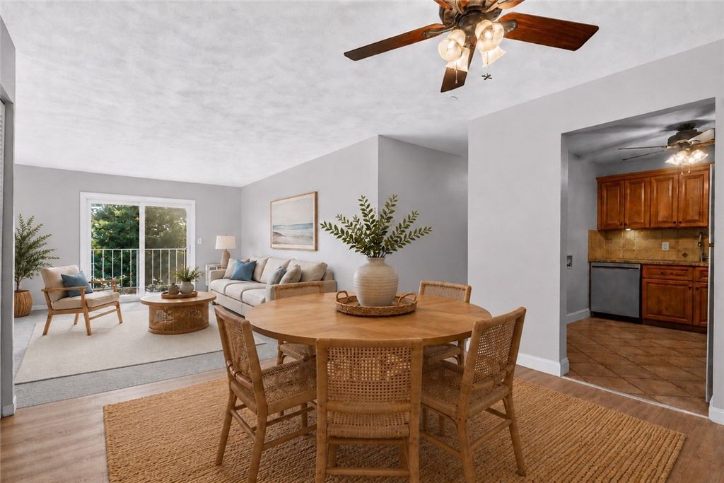 752 QUAKER Lane A310, Warwick, RI 02818