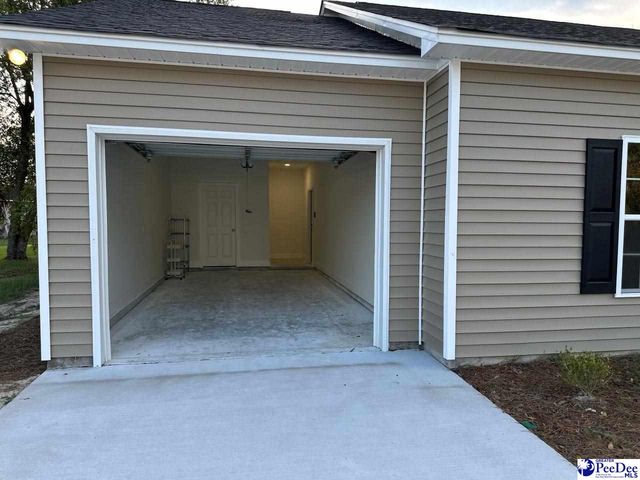 806 Glen Acres Dr, Hartsville, SC 29550