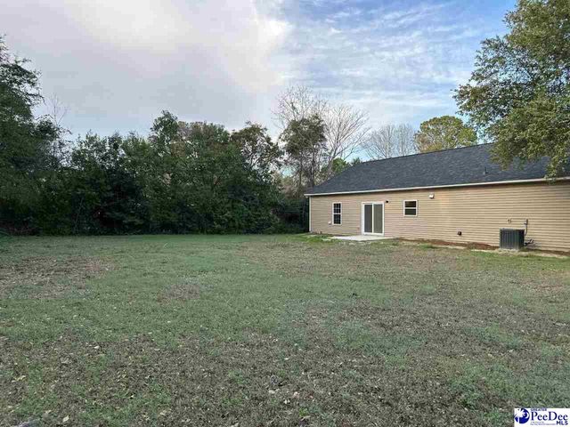 806 Glen Acres Dr, Hartsville, SC 29550