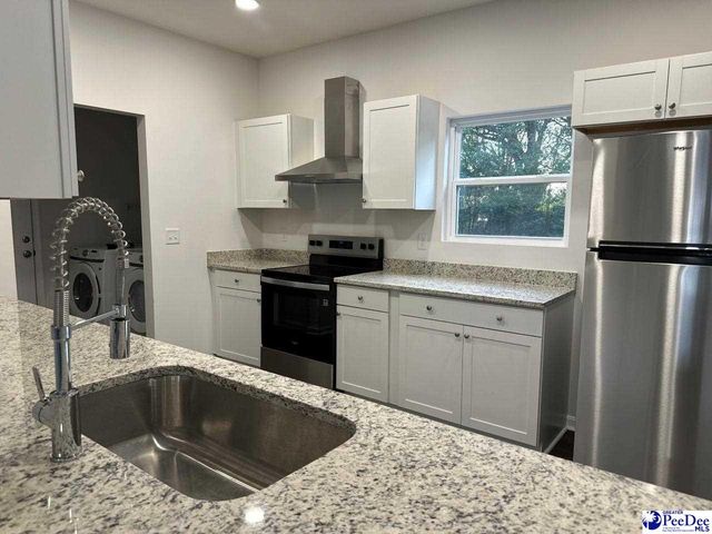 806 Glen Acres Dr, Hartsville, SC 29550