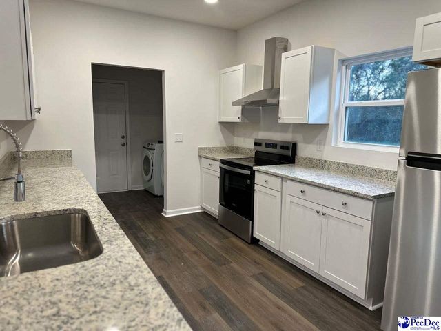 806 Glen Acres Dr, Hartsville, SC 29550