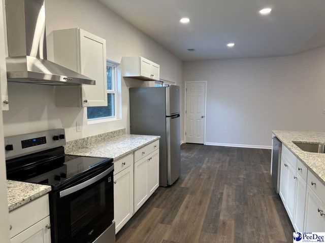 806 Glen Acres Dr, Hartsville, SC 29550