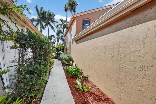8091 Nadmar Ave, Boca Raton, FL 33434