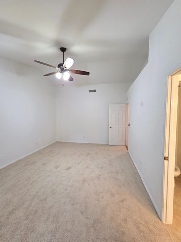 369 E Lindbrook Lane, Fresno, CA 93720