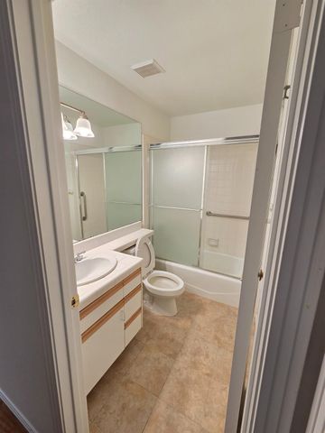 369 E Lindbrook Lane, Fresno, CA 93720