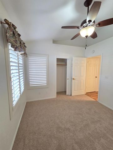 369 E Lindbrook Lane, Fresno, CA 93720