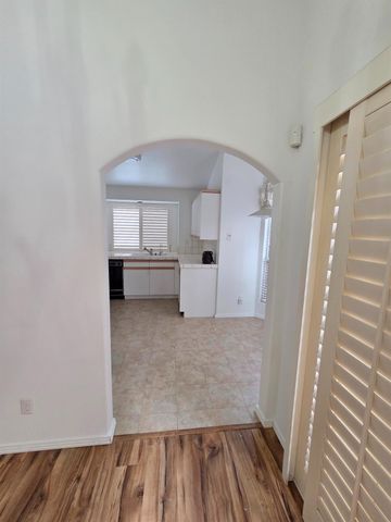 369 E Lindbrook Lane, Fresno, CA 93720