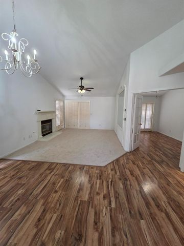 369 E Lindbrook Lane, Fresno, CA 93720