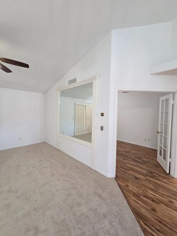 369 E Lindbrook Lane, Fresno, CA 93720