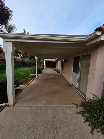 369 E Lindbrook Lane, Fresno, CA 93720