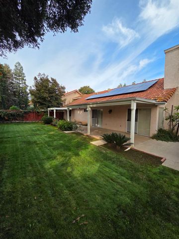 369 E Lindbrook Lane, Fresno, CA 93720
