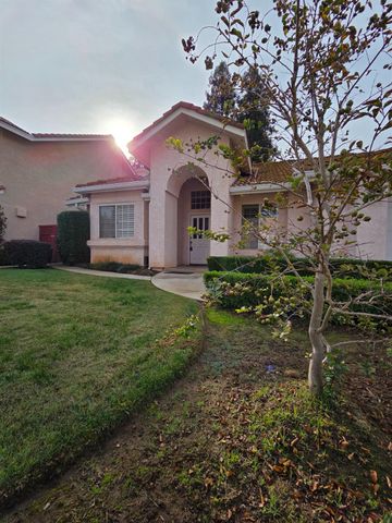 369 E Lindbrook Lane, Fresno, CA 93720
