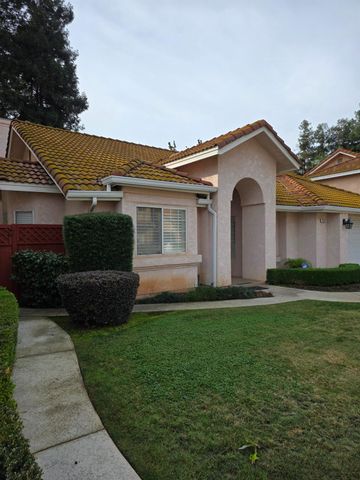369 E Lindbrook Lane, Fresno, CA 93720
