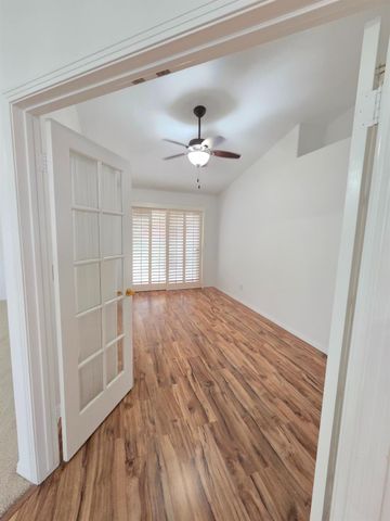 369 E Lindbrook Lane, Fresno, CA 93720