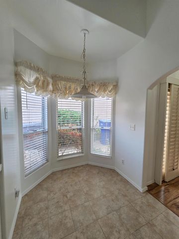 369 E Lindbrook Lane, Fresno, CA 93720