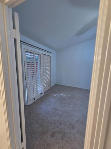 369 E Lindbrook Lane, Fresno, CA 93720